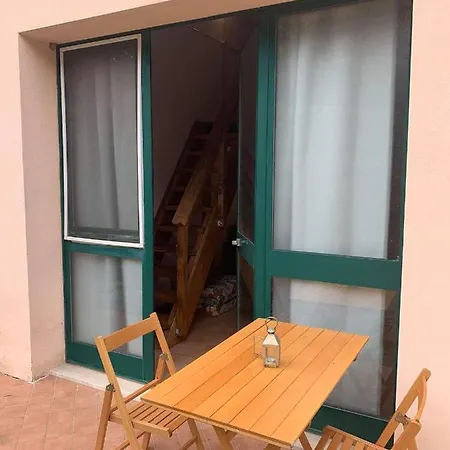 Urban Loft Apartment *